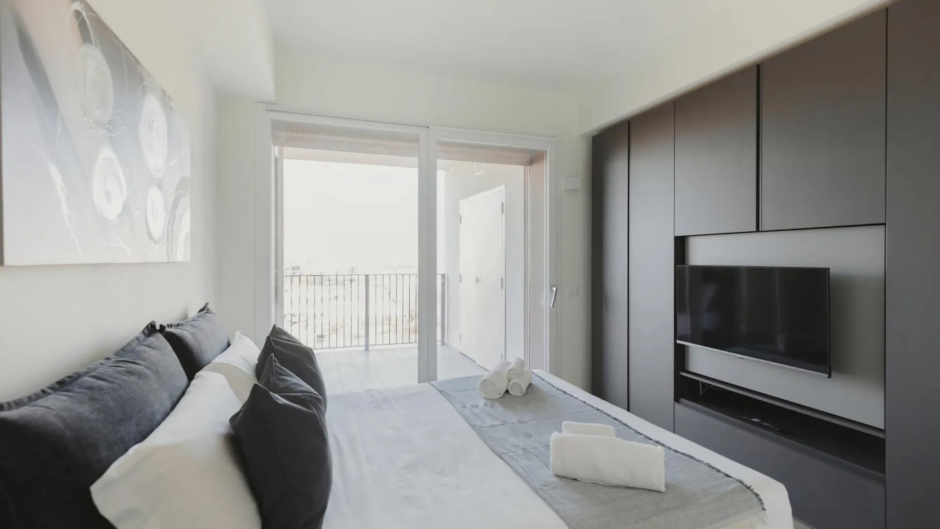 Gohost - Modern And Bright Apartments With Terrace And Balcony Milan Italy