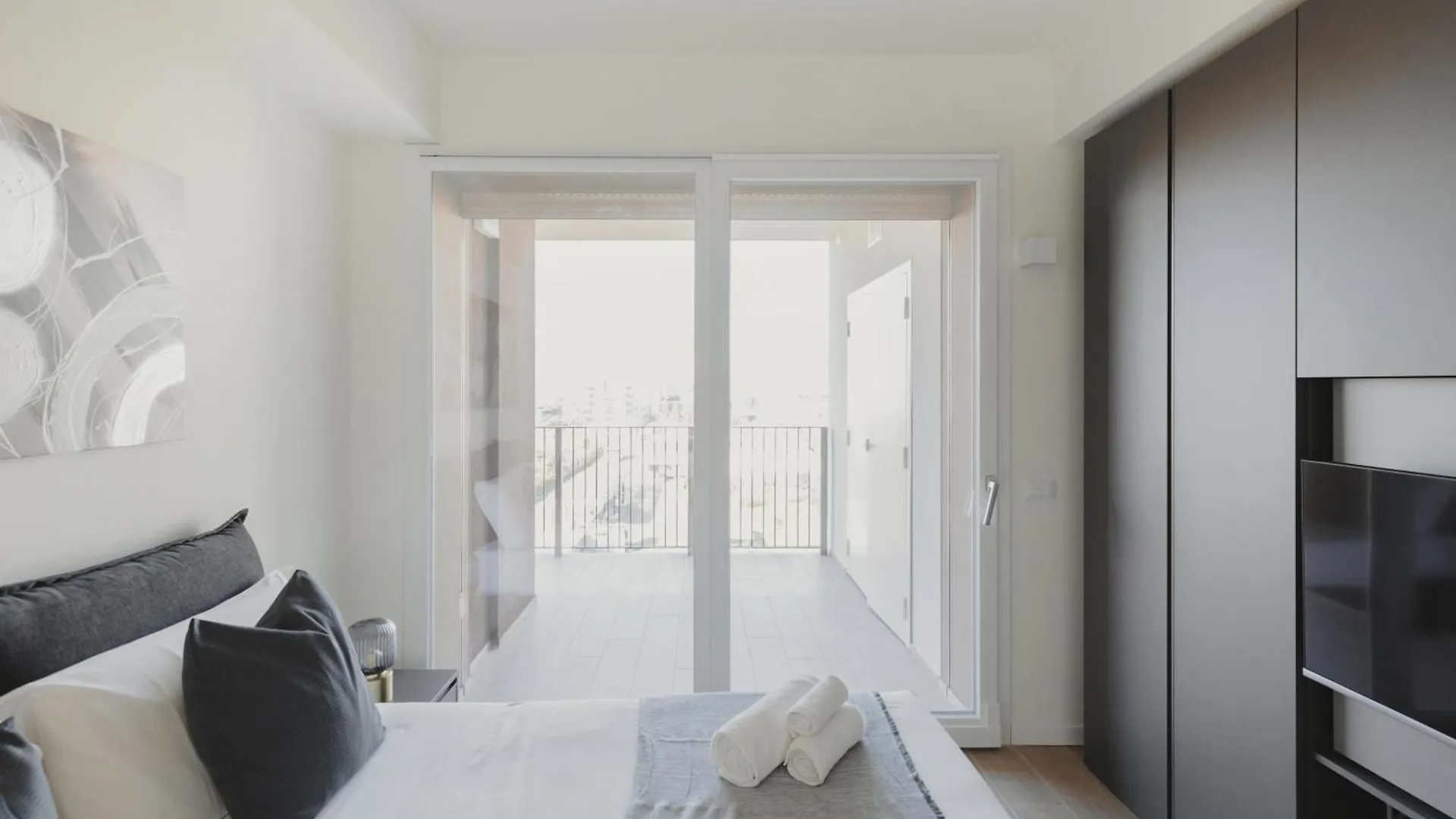 Gohost - Modern And Bright Apartments With Terrace And Balcony Milan