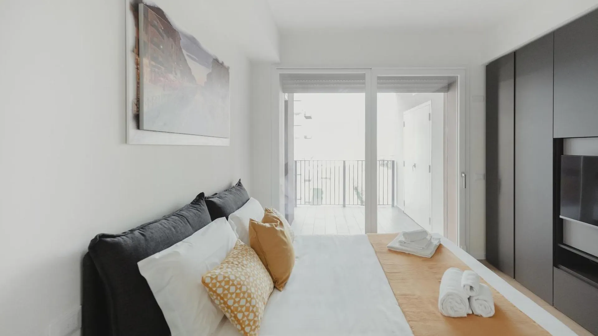 Gohost - Modern And Bright Apartments With Terrace And Balcony Milan