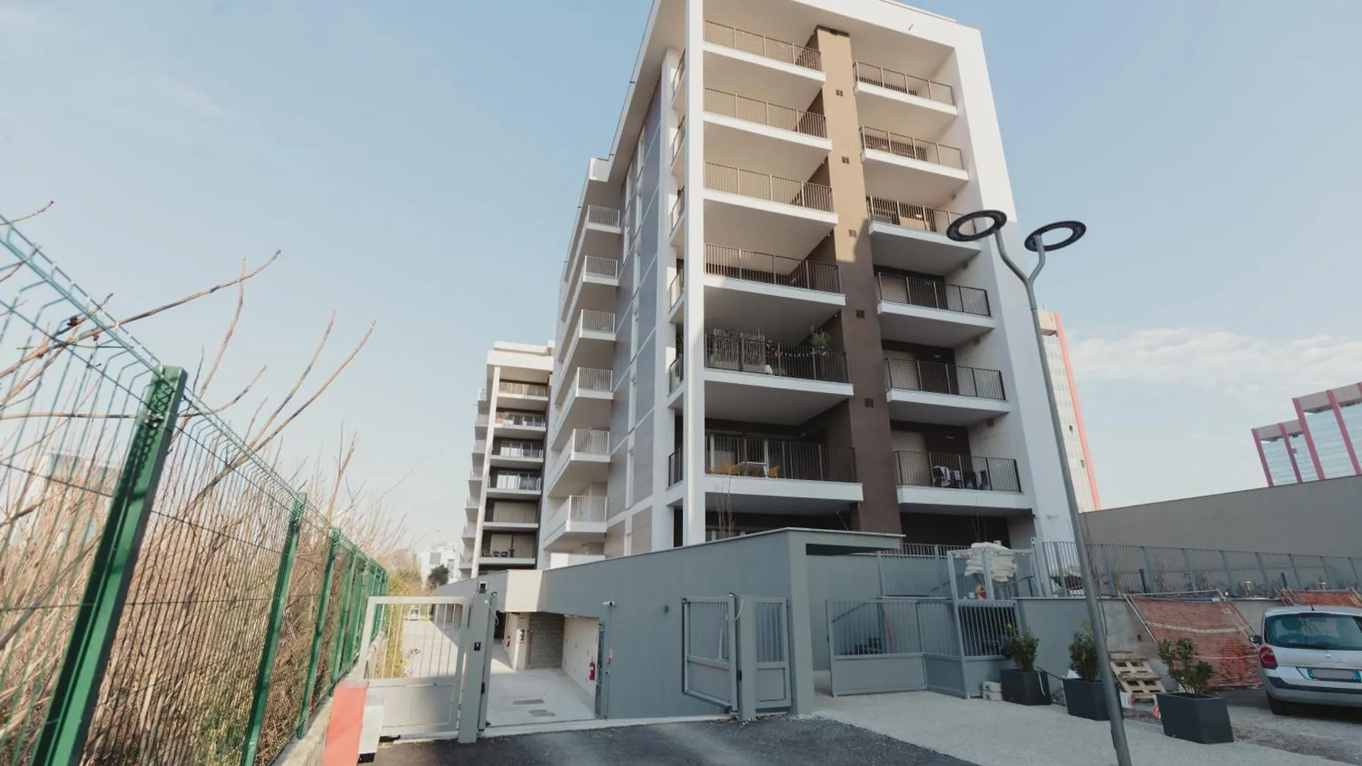 Gohost - Modern And Bright Apartments With Terrace And Balcony Milan Italy