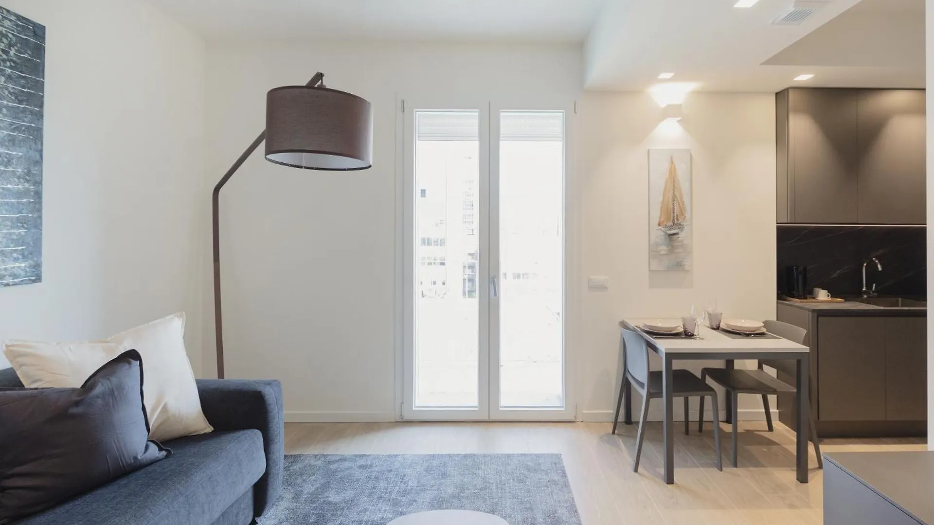 Gohost - Modern And Bright Apartments With Terrace And Balcony Milan Italy