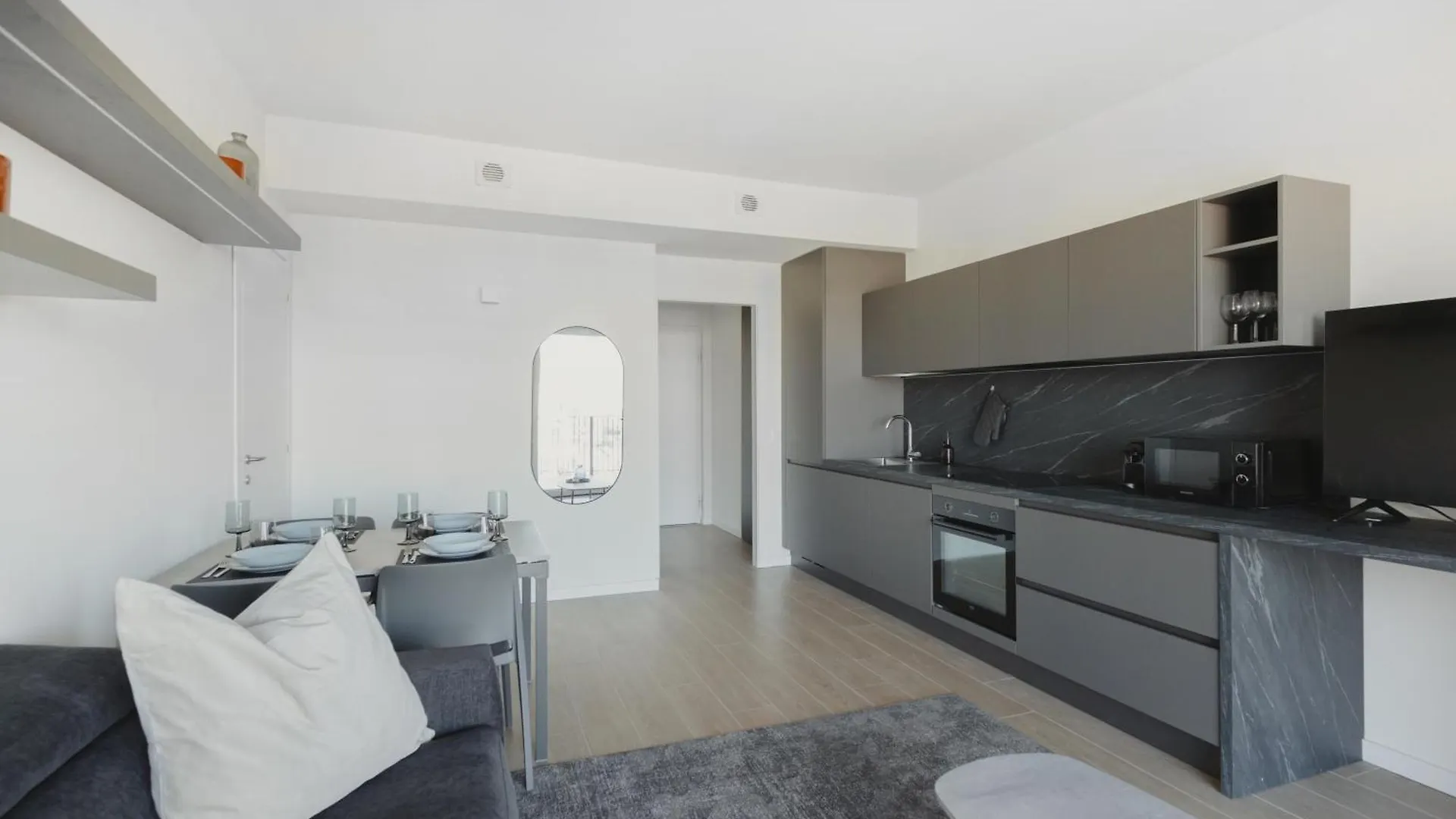 מילאנו Gohost - Modern And Bright Apartments With Terrace And Balcony