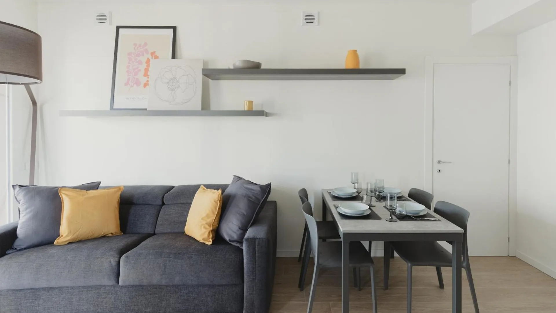 מילאנו Gohost - Modern And Bright Apartments With Terrace And Balcony