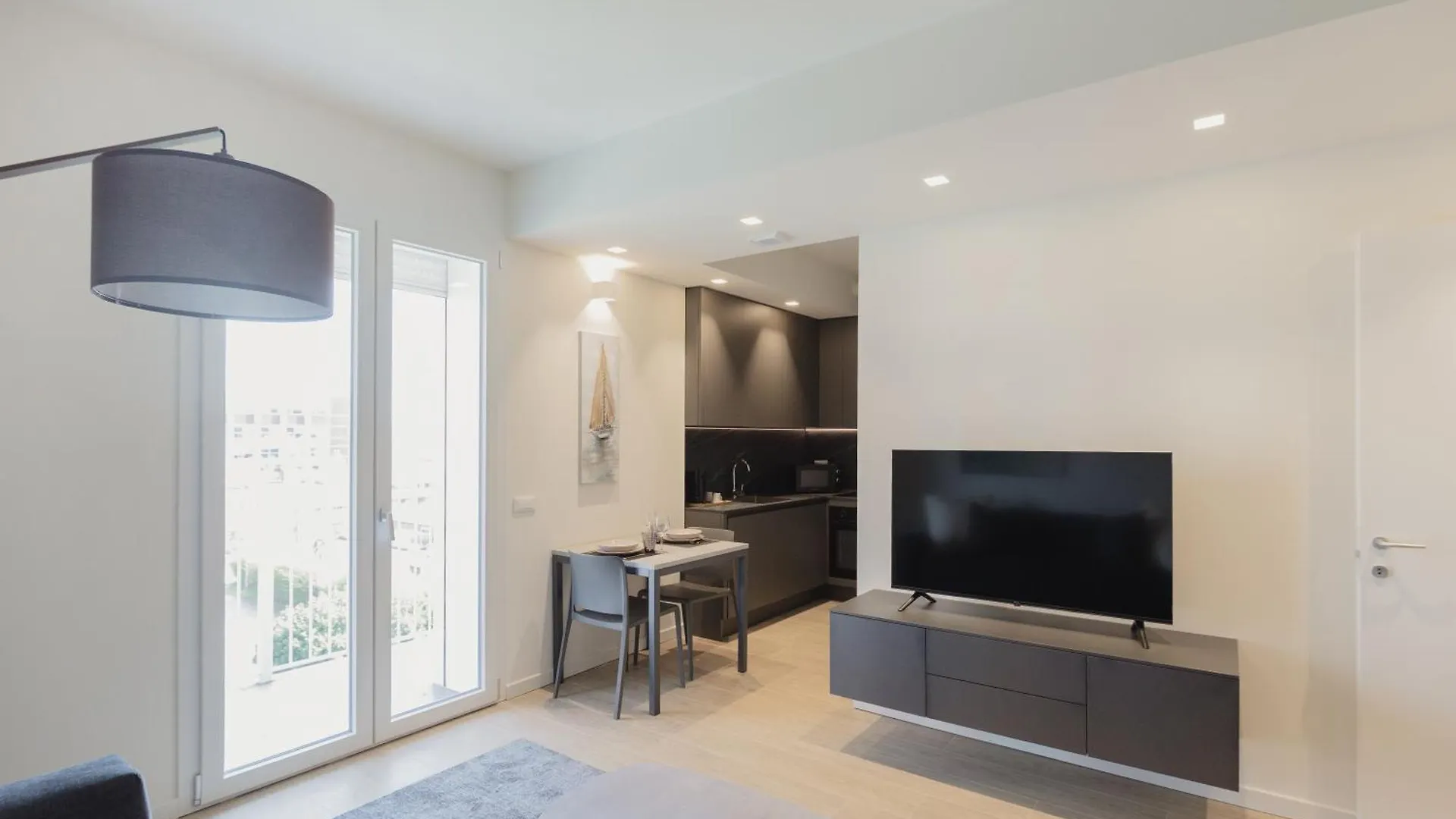 מילאנו Gohost - Modern And Bright Apartments With Terrace And Balcony