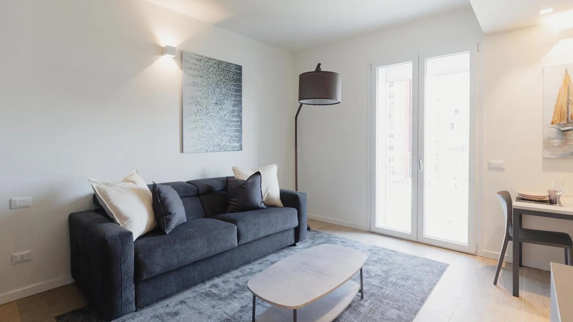 מילאנו Gohost - Modern And Bright Apartments With Terrace And Balcony